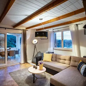 Apartment Nina, Supetarska Draga